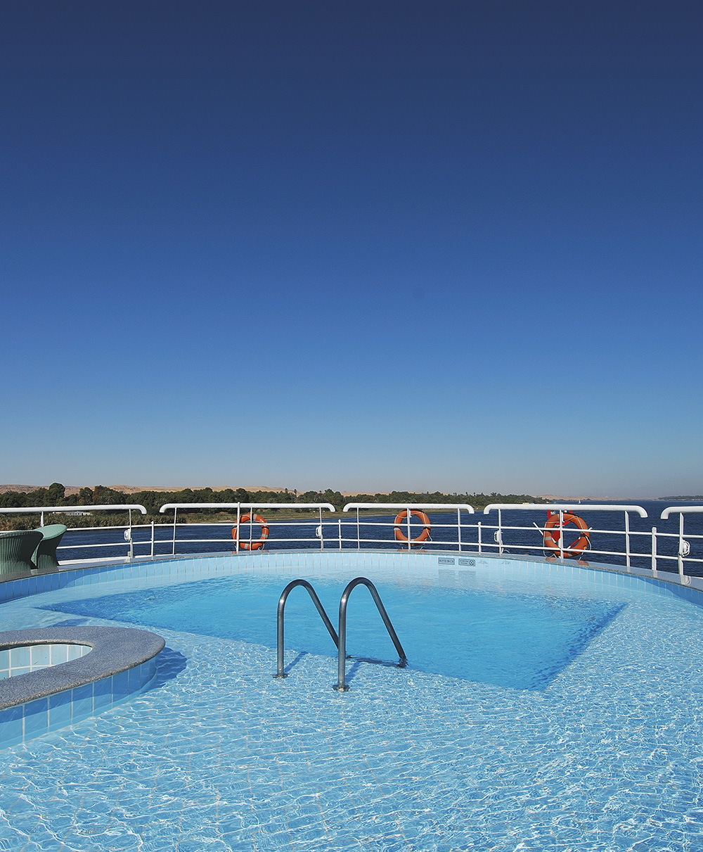 Emerald Waterways - MS Hamees - Pool.jpg
